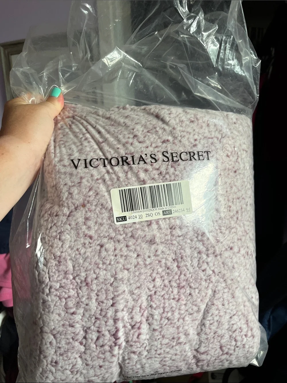 Victoria's Secret Plush Sherpa Throw - Pale Pink